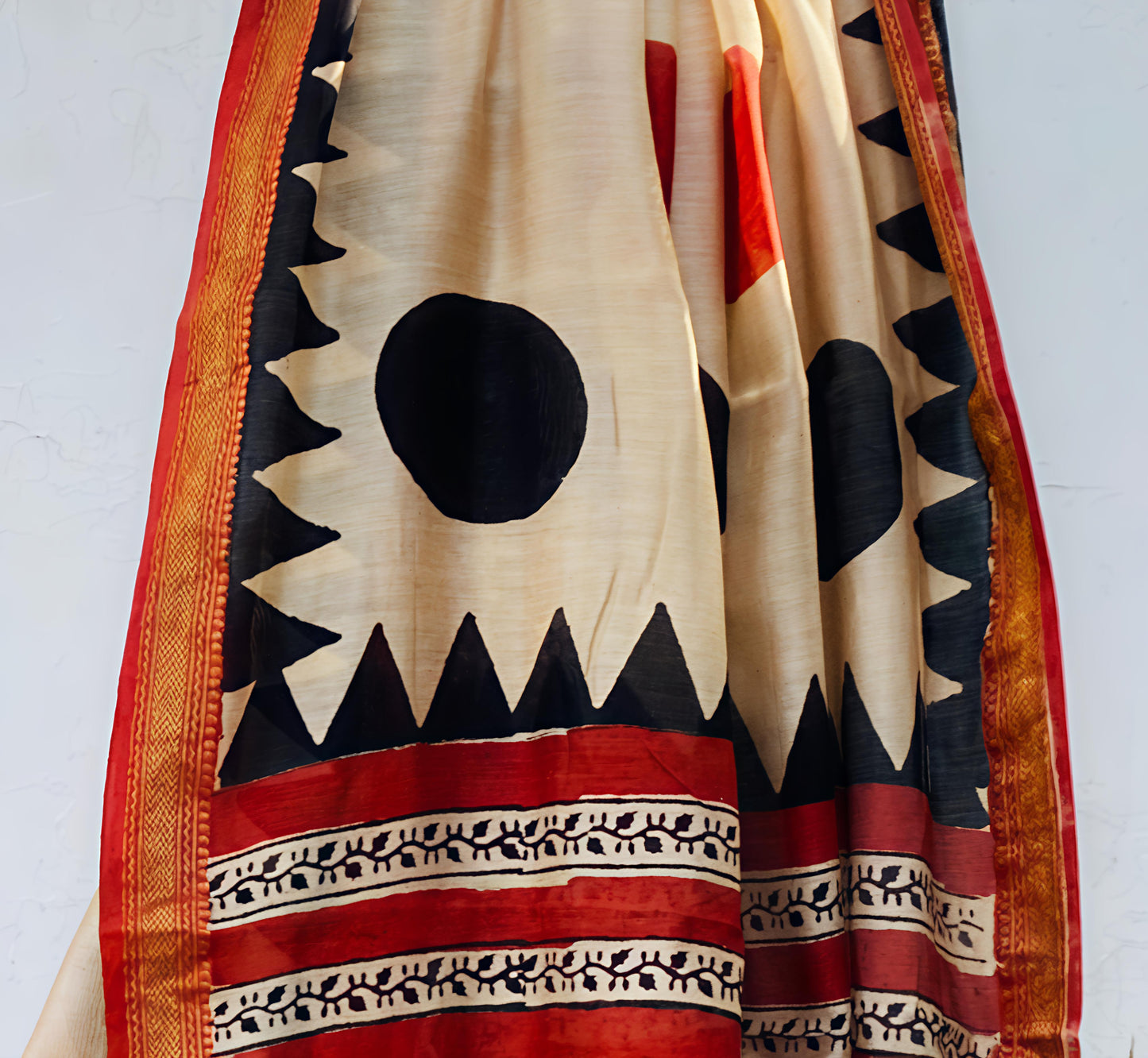 Royal Nizam Maheshwari Silk – Handblocked Dot Artistry
